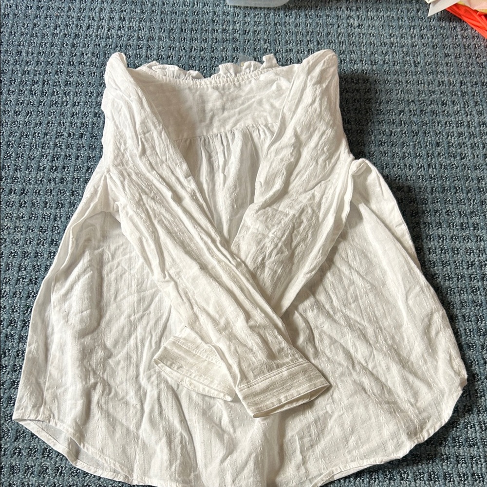 NWT. LOFT Cream Ruffled Top - Picture 3 of 3